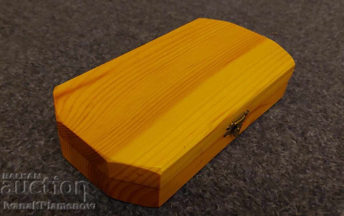 Доставка на Кутийка дървена за ценители отлична