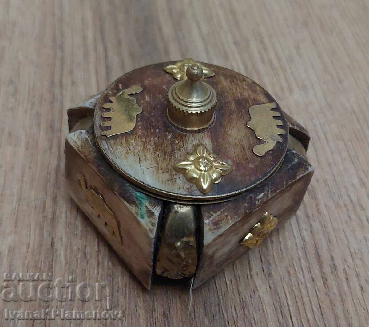 Κουτί από κόκκαλο για γνώστες