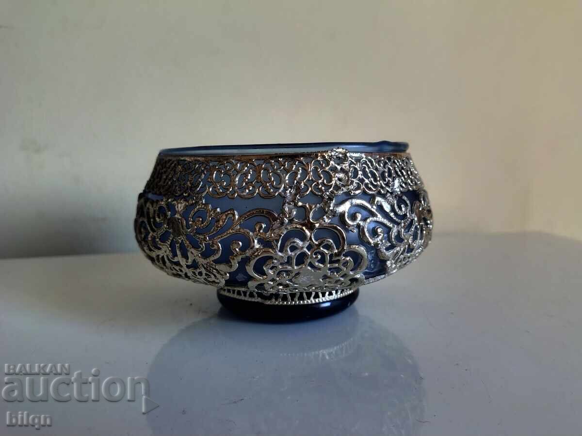 Auction Great Dish With Silver Plated Ornaments Auction Great Dish With Silver Plated Ornaments