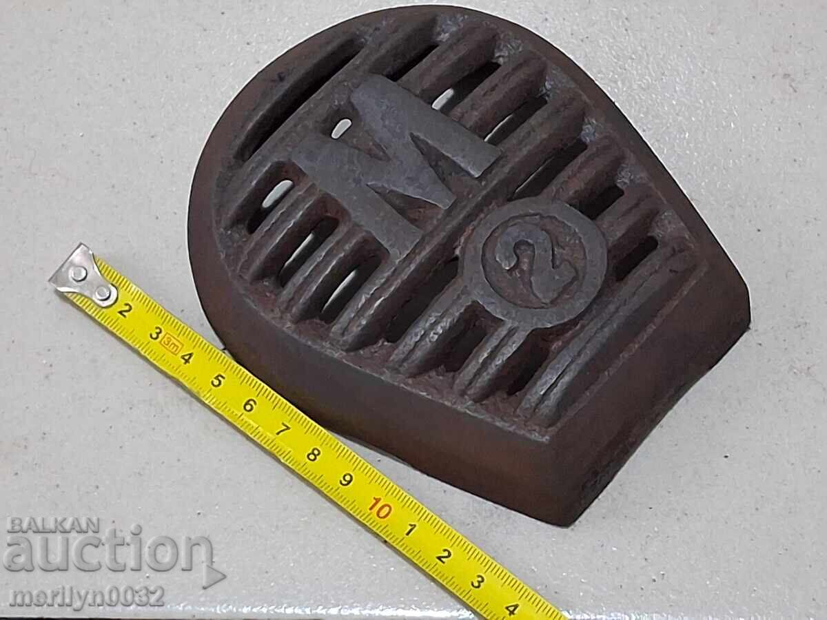 Παράδοση Έμβλημα από χυτοσίδηρο από παλιά γερμανική σόμπα HAMONA