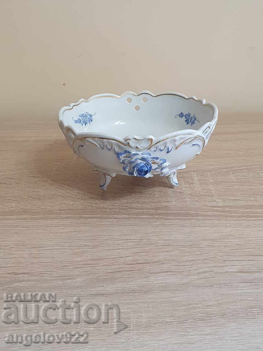 Auction German porcelain bonbonniere by Von Schierholz Auction German porcelain bonbonniere by Von Schierholz