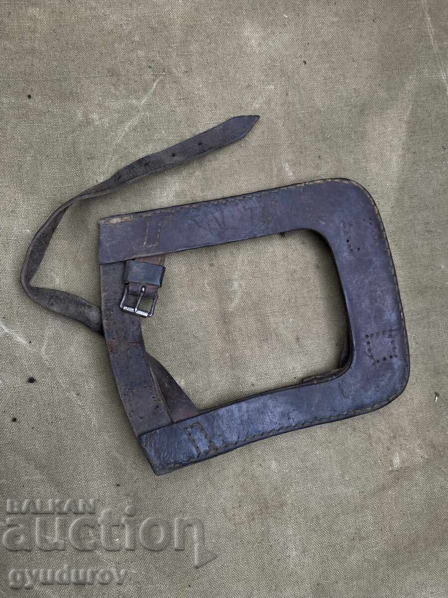 Shoulder blade carrier