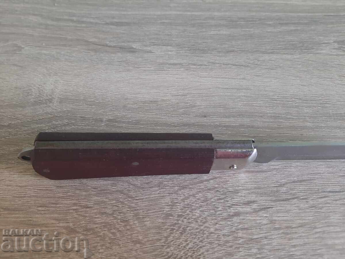 Delivery of Folding knife with wooden handle