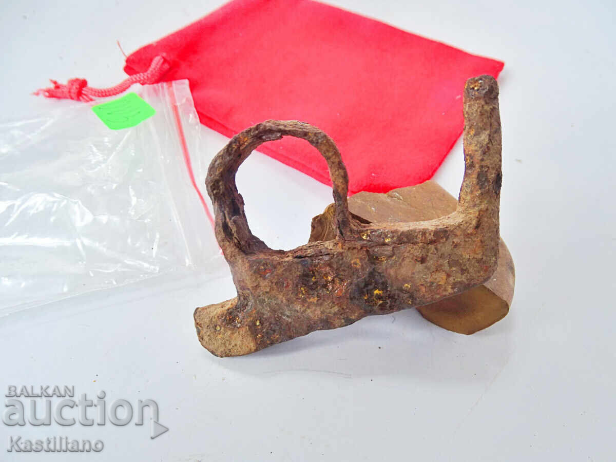 Παλιό αναπτήρας πυρόλιθος, πυρόλιθος σε σουέτ θήκη 2 με τιμή 60.00 BGN | € 30.68