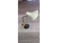 Veche lampă de masă