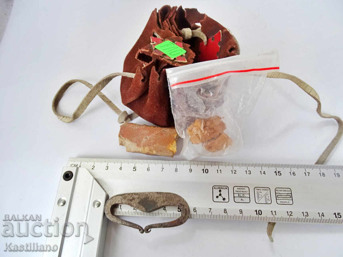 Стар чакмак огниво, кремък в велурена кесия 4 с цена 64.00 лв. | € 32.72