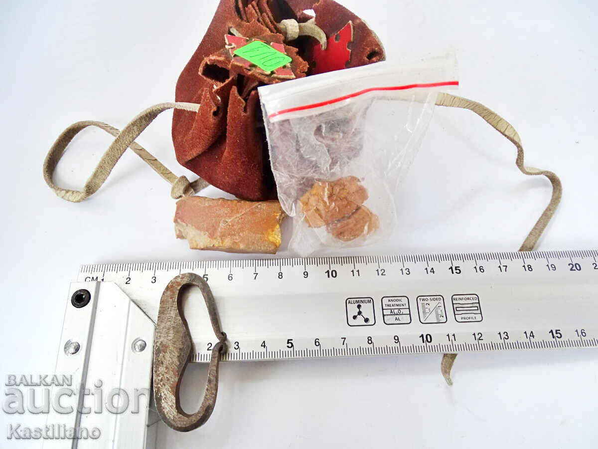 Аукцион Стар чакмак огниво, кремък в велурена кесия 4