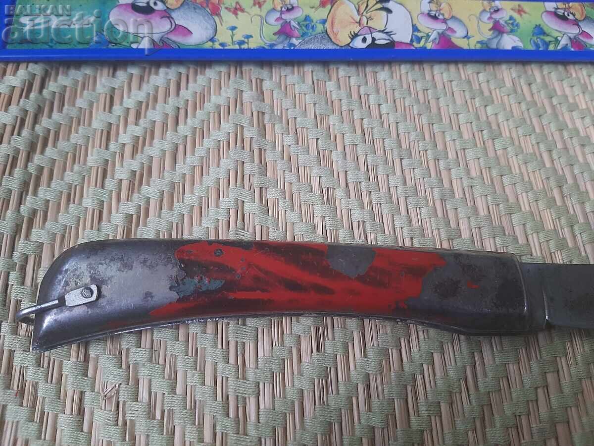 Delivery of A pocket knife