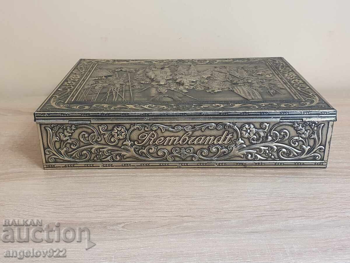 Όμορφο μεταλλικό ανάγλυφο κουτί!!! με τιμή 1.00 BGN | € 0.51 Όμορφο μεταλλικό ανάγλυφο κουτί!!! με τιμή 1.00 BGN | € 0.51