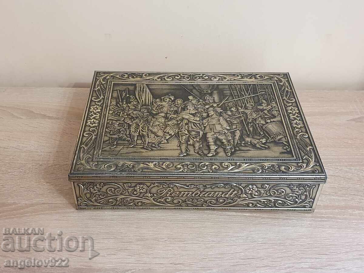 Όμορφο μεταλλικό ανάγλυφο κουτί!!! Όμορφο μεταλλικό ανάγλυφο κουτί!!!