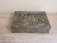 Όμορφο μεταλλικό ανάγλυφο κουτί!!!