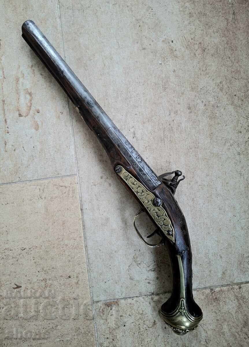 Pistol cu cremene, pușcă, șisane, boilie, cremene cu preț € 664.68 | 1300.00 BGN