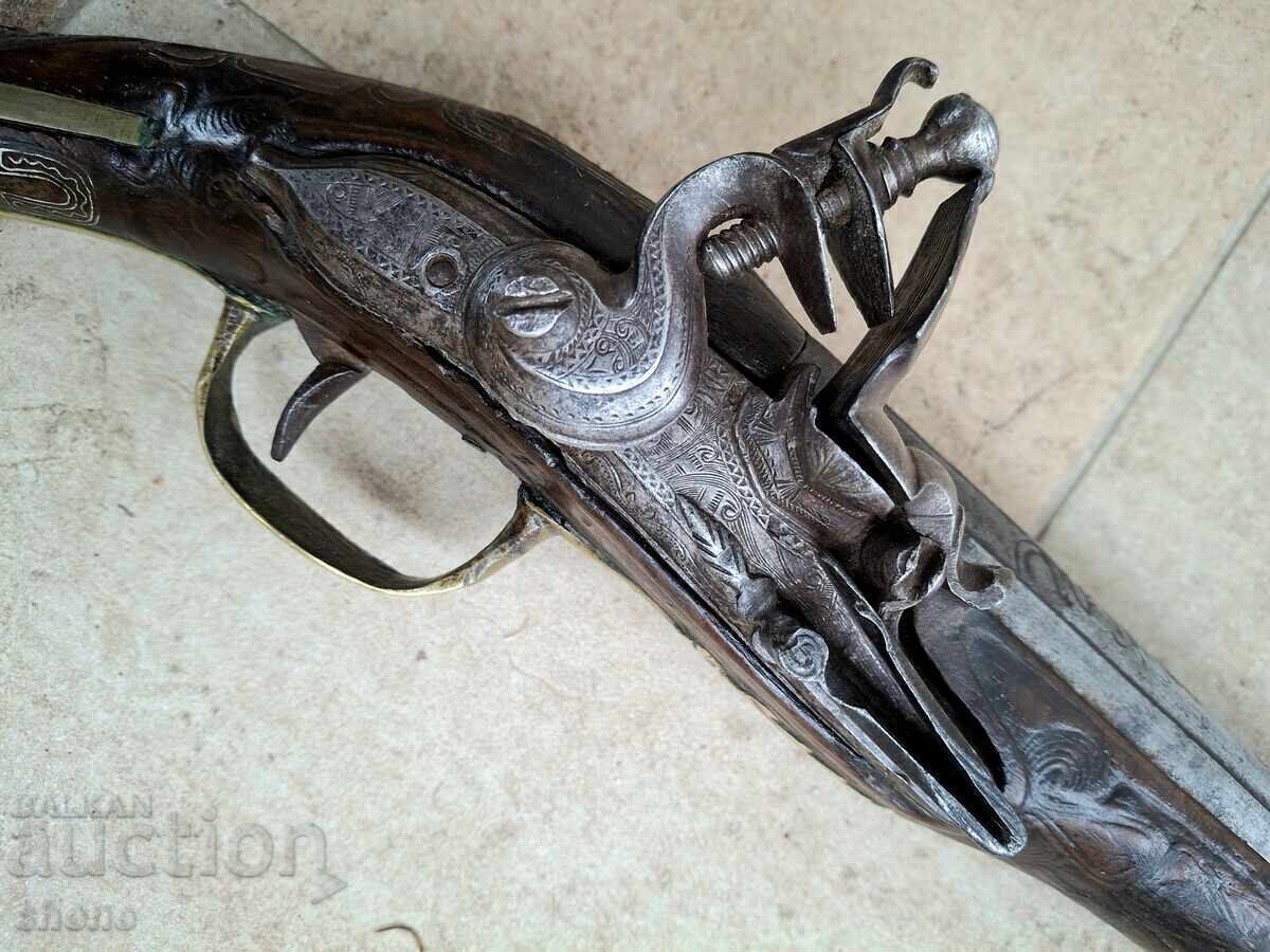 Livrarea Pistol cu cremene, pușcă, șisane, boilie, cremene