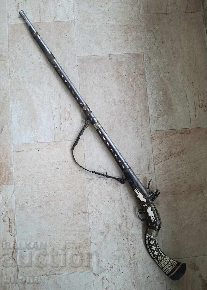 Cannon, cream, shishane, boilie, carnation with price 800.00 BGN | € 409.03 Cannon, cream, shishane, boilie, carnation with price 800.00 BGN | € 409.03