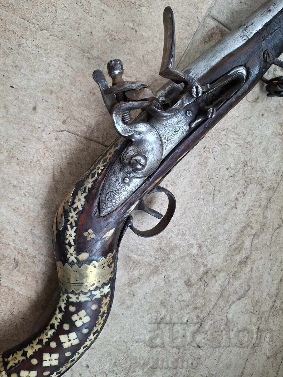 Auction Cannon, cream, shishane, boilie, carnation Auction Cannon, cream, shishane, boilie, carnation