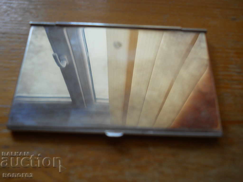 Посребрена кутийка за хартия за цигари с цена 15.00 лв. | € 7.67 Посребрена кутийка за хартия за цигари с цена 15.00 лв. | € 7.67