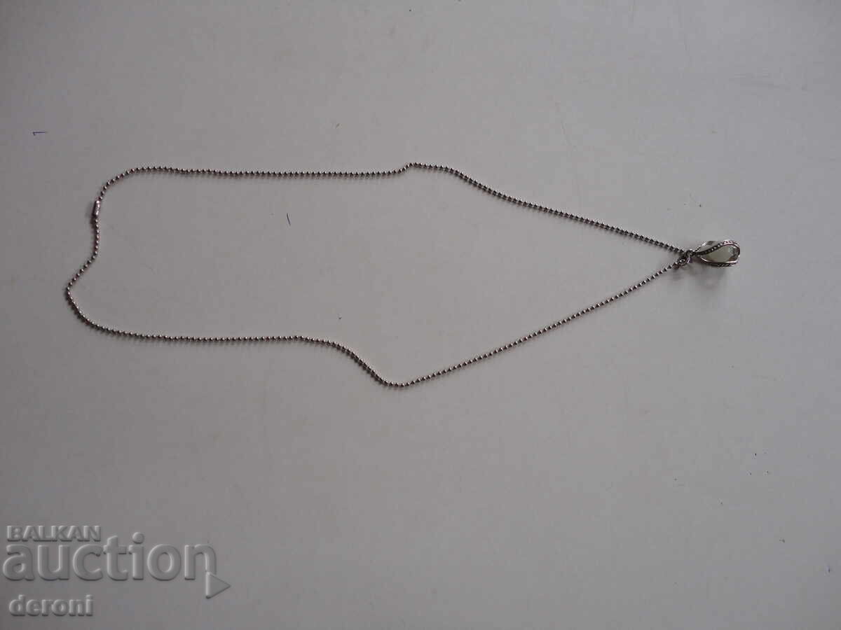 Υπέροχο κολιέ με πέτρα με τιμή 10.00 BGN | € 5.11 Υπέροχο κολιέ με πέτρα με τιμή 10.00 BGN | € 5.11