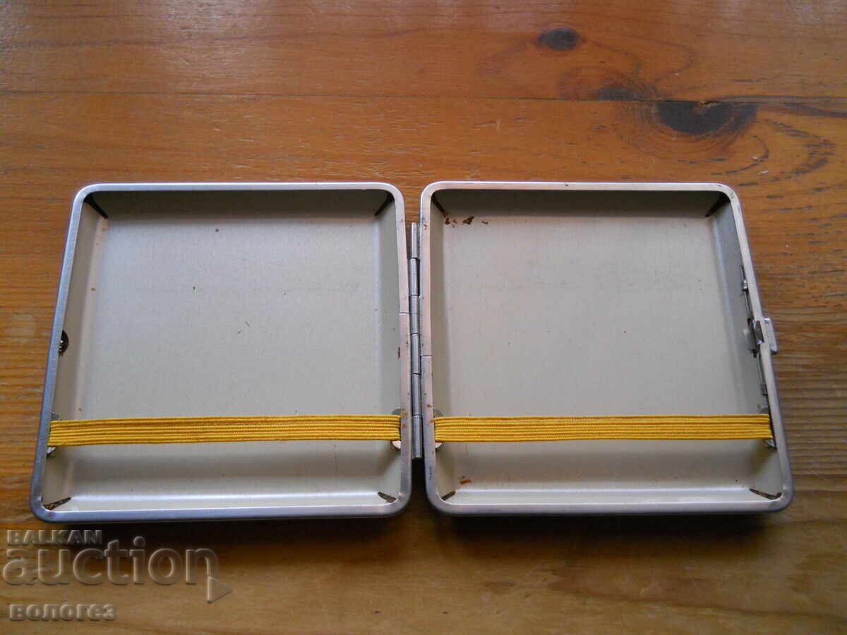 Tabătură veche căptușită cu piele cu preț 20.00 BGN | € 10.23 Tabătură veche căptușită cu piele cu preț 20.00 BGN | € 10.23