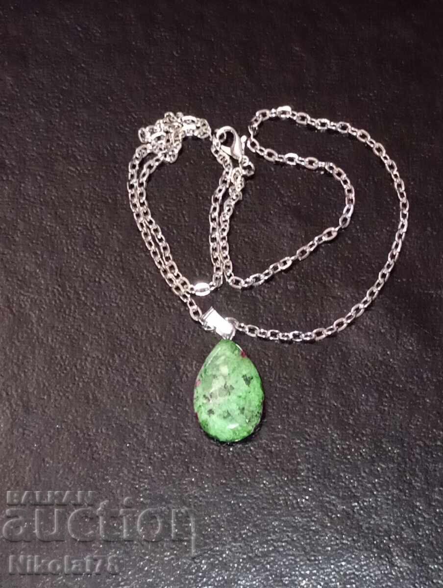 Licitație Colier nou, Zoisit cu rubin - Pandantiv, Picătură 26×18 mm Licitație Colier nou, Zoisit cu rubin - Pandantiv, Picătură 26×18 mm