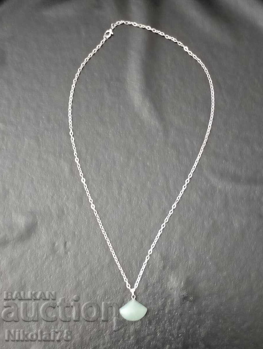 Livrarea Nouă colier cu pandantiv frunză de Jad 23×15 mm cu lanț de 45cm