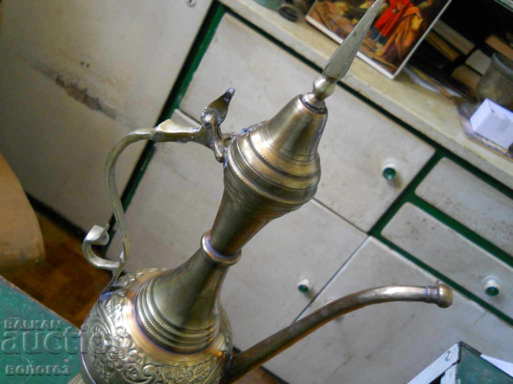 Urcică mare de spălat arabă din bronz cu preț 65.00 BGN | € 33.23 Urcică mare de spălat arabă din bronz cu preț 65.00 BGN | € 33.23