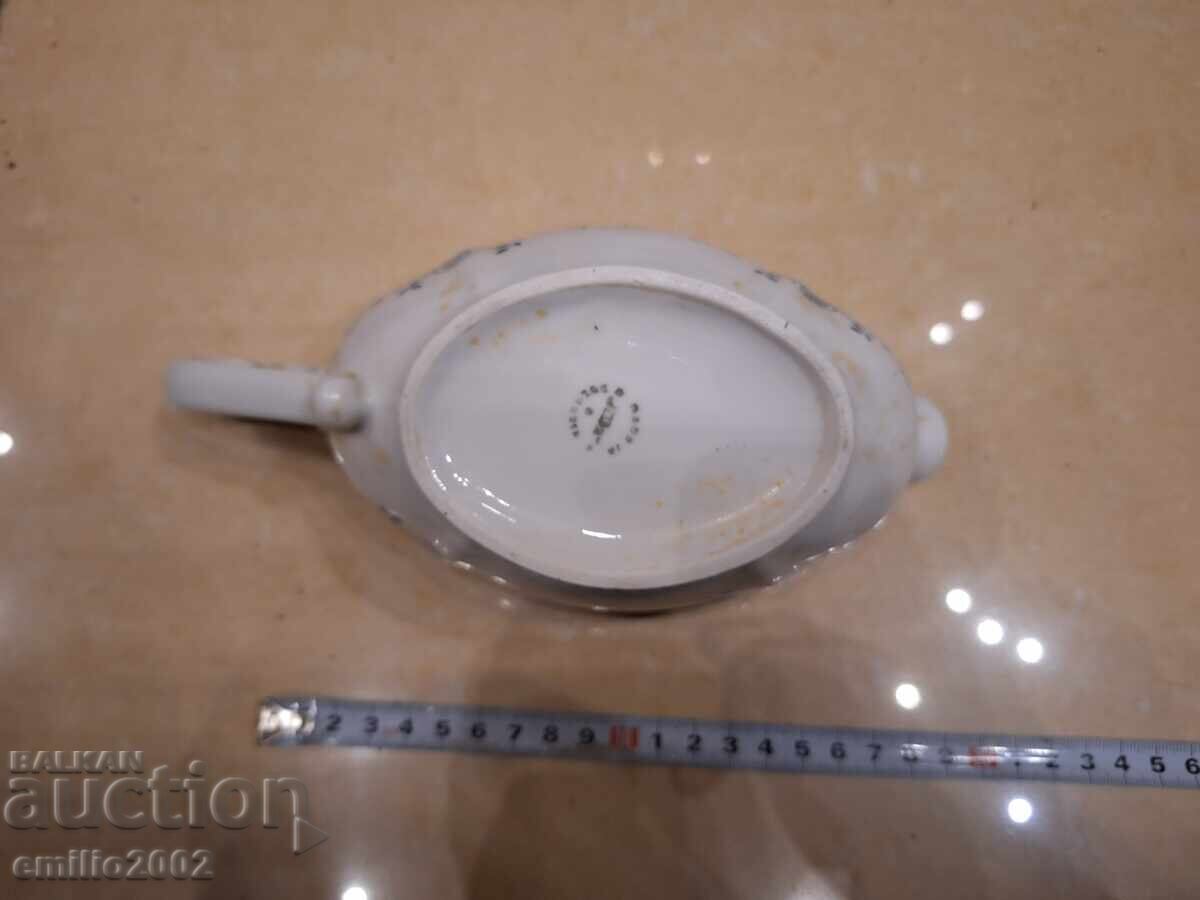 Πορσελάνινη σαλτσιέρα ρετρό σοσιαλιστική με τιμή 9.00 BGN | € 4.60