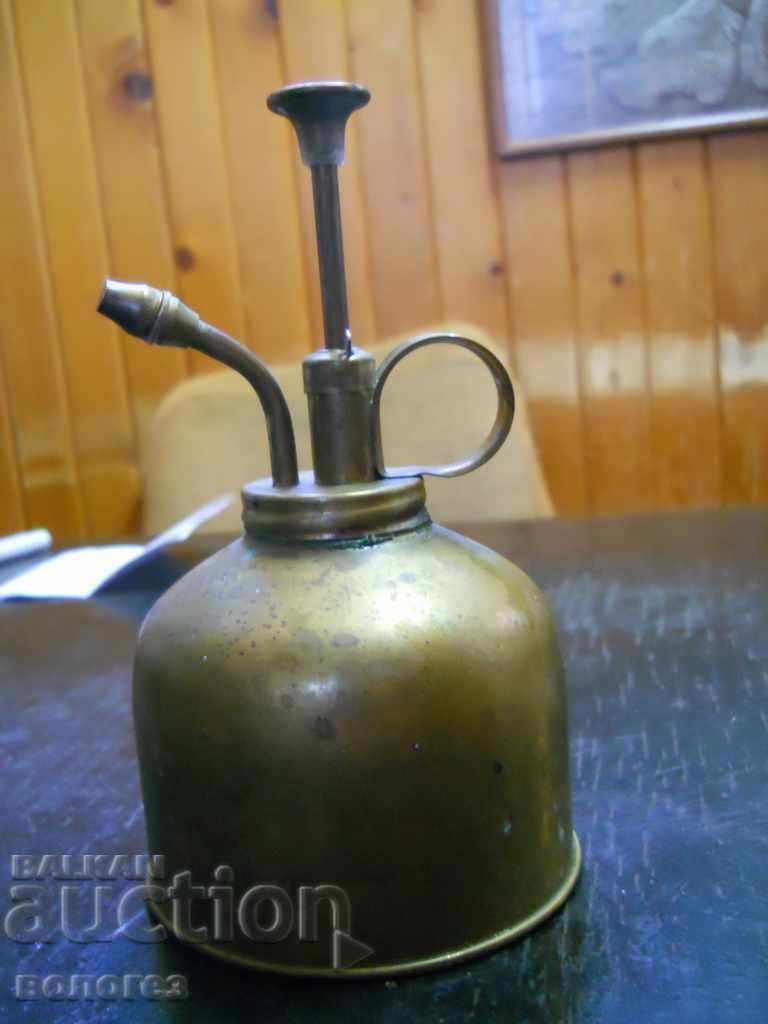 Старинна месингова лейка за поливане на цветя Старинна месингова лейка за поливане на цветя