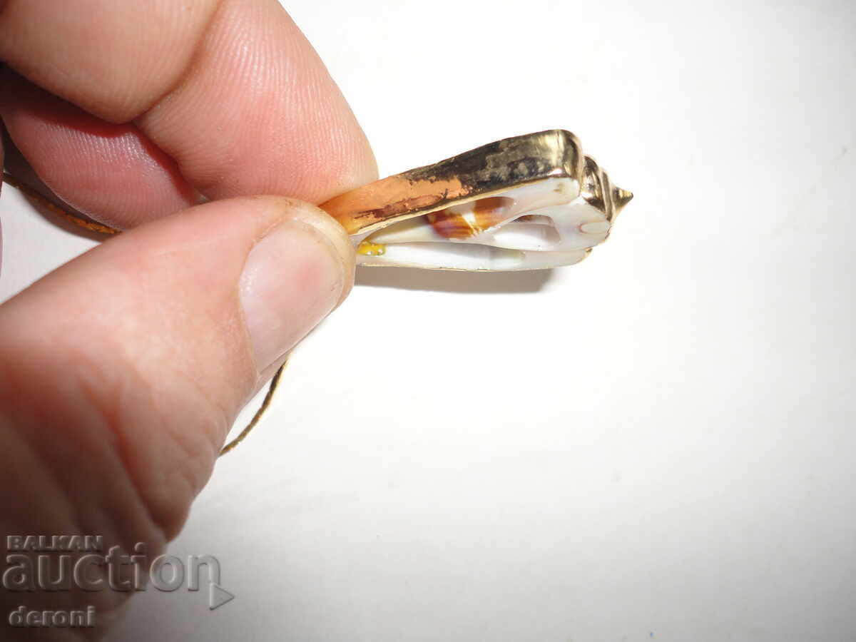 Доставка на Уникално позлатено колие медальон с обков