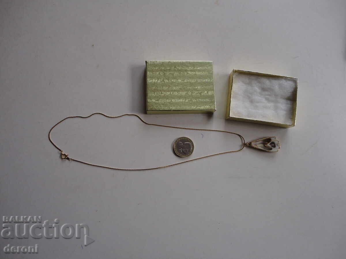 Уникално позлатено колие медальон с обков