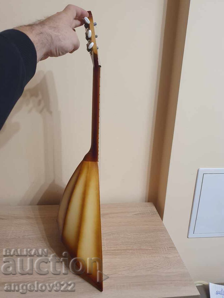 Παράδοση Αυθεντική Ρωσική Μπαλαλάικα από το Λένινγκραντ Παράδοση Αυθεντική Ρωσική Μπαλαλάικα από το Λένινγκραντ