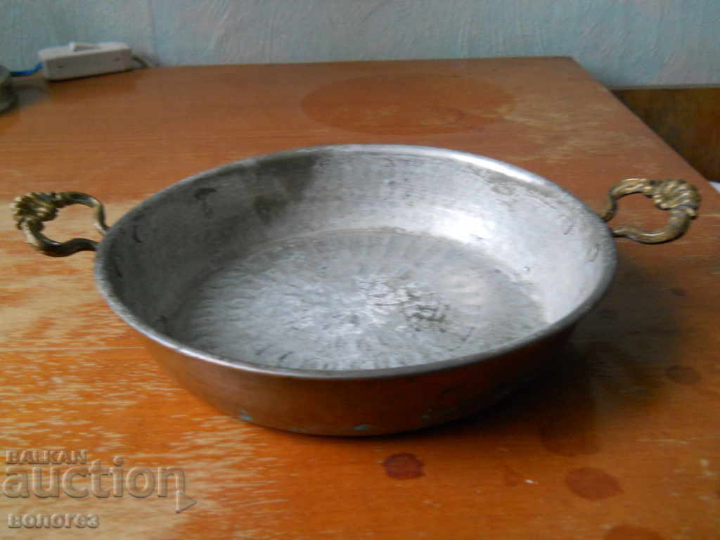 Παλαιό χάλκινο πιάτο (sahan) με τιμή 25.00 BGN | € 12.78 Παλαιό χάλκινο πιάτο (sahan) με τιμή 25.00 BGN | € 12.78