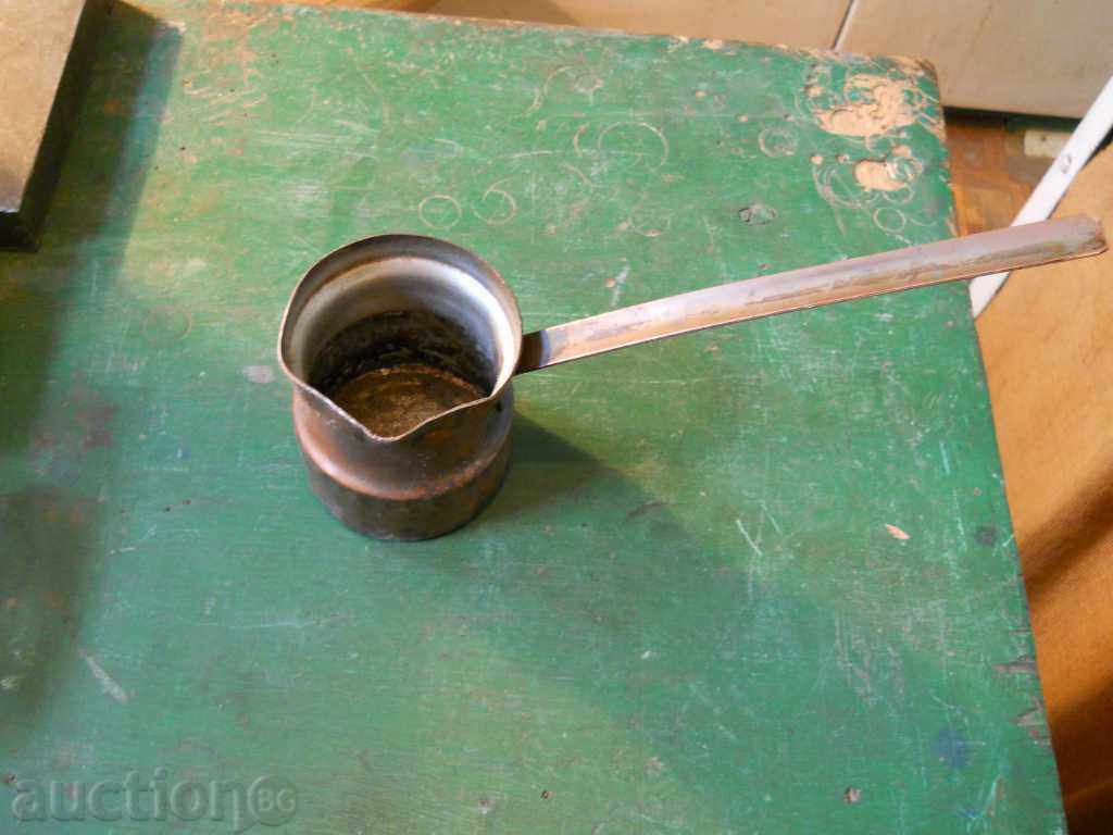 Старо медно джезве с цена 15.00 лв. | € 7.67 Старо медно джезве с цена 15.00 лв. | € 7.67