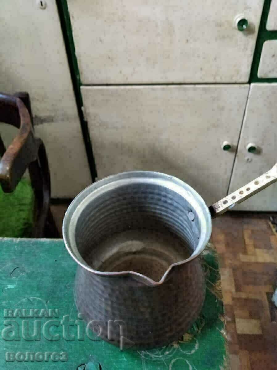 Старо медно джезве - голямо с цена 15.00 лв. | € 7.67 Старо медно джезве - голямо с цена 15.00 лв. | € 7.67