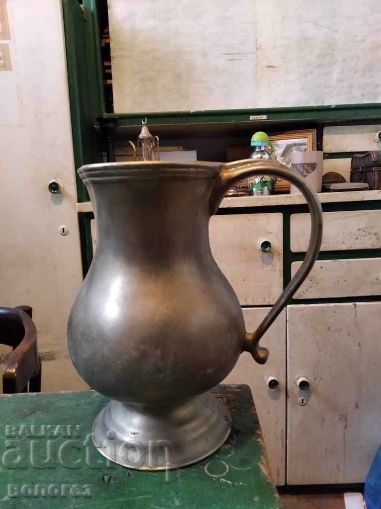 Delivery of Old copper jug Delivery of Old copper jug