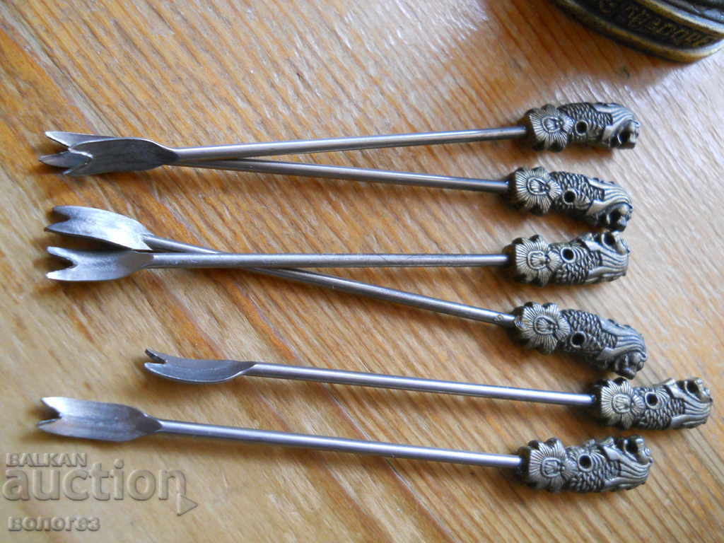 Merlion de bronz cu furculițe pentru aperitive - Singapore - 5 Merlion de bronz cu furculițe pentru aperitive - Singapore - 5