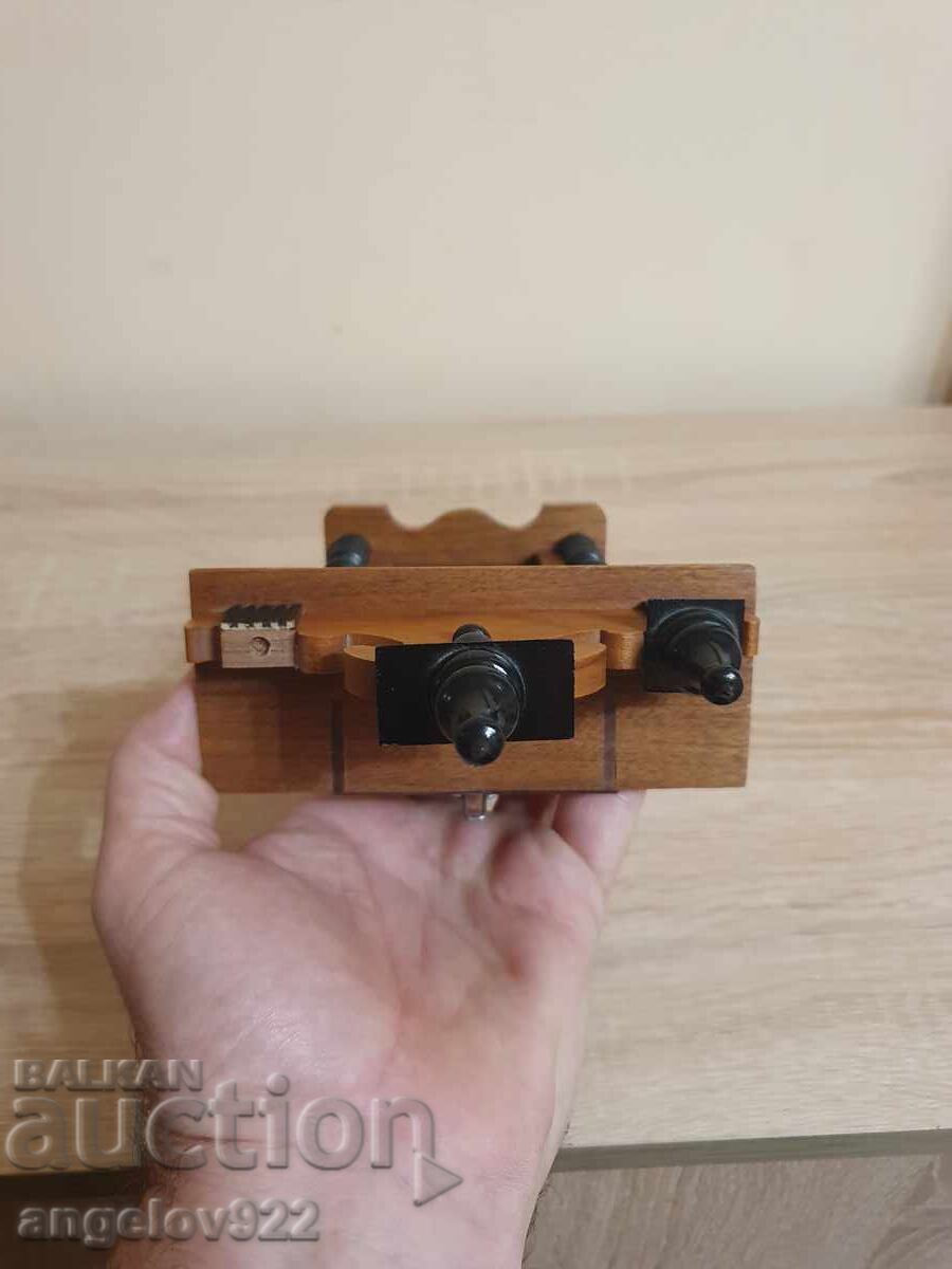 Παράδοση Μικρό ξύλινο κουτί για ρολόι!!! Παράδοση Μικρό ξύλινο κουτί για ρολόι!!!