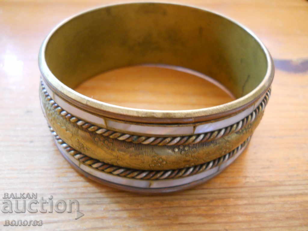 Old bracelet with mother-of-pearl ornaments with price 25.00 BGN | € 12.78 Old bracelet with mother-of-pearl ornaments with price 25.00 BGN | € 12.78