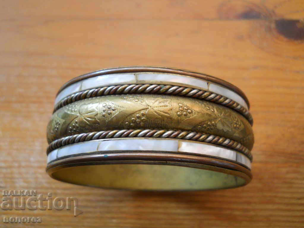 Old bracelet with mother-of-pearl ornaments Old bracelet with mother-of-pearl ornaments