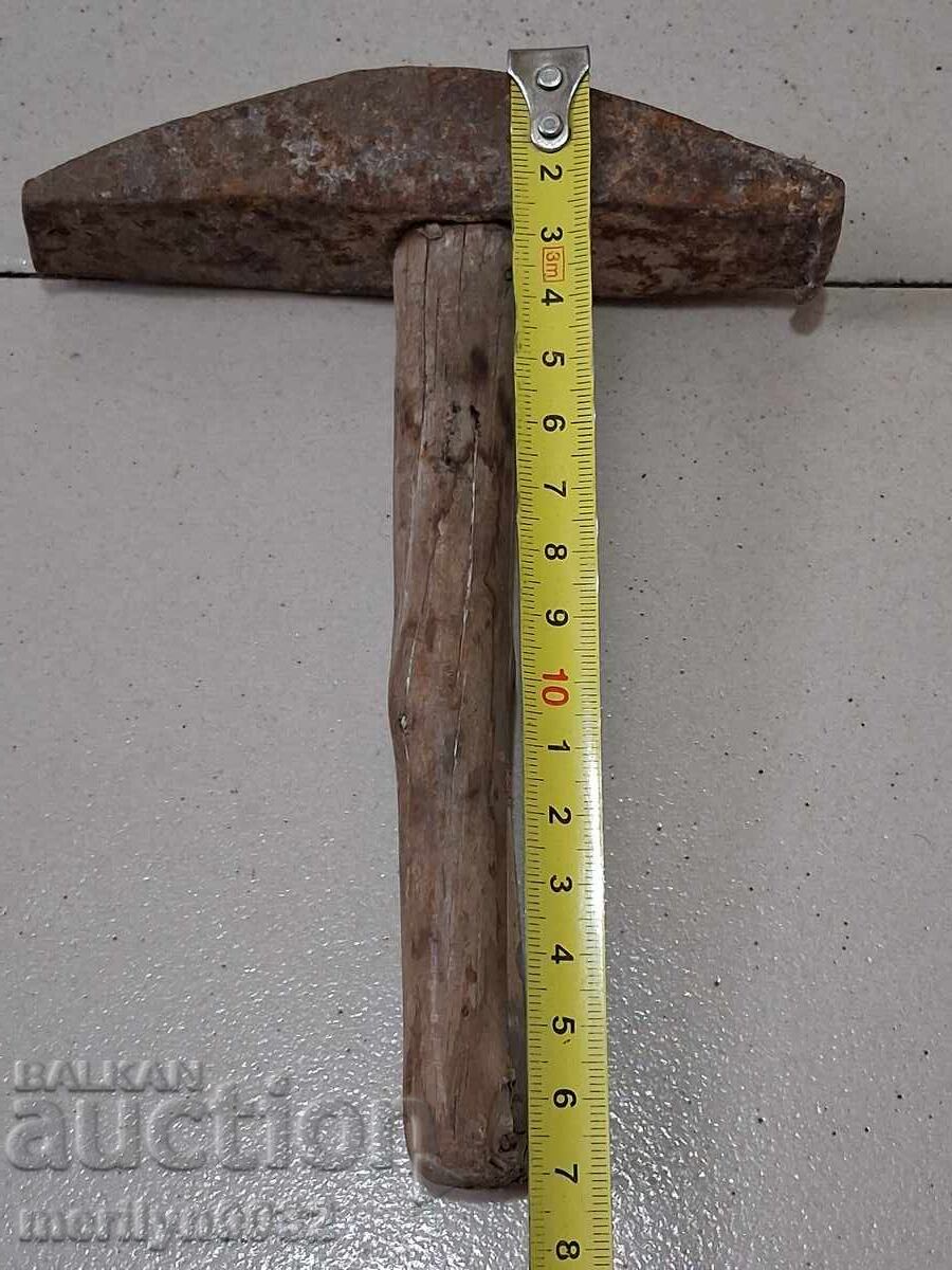 Παλιό σφυρί για σφυρηλάτηση μαλλιών, σιδηρουργικό εργαλείο, πρωτόγονο - 5