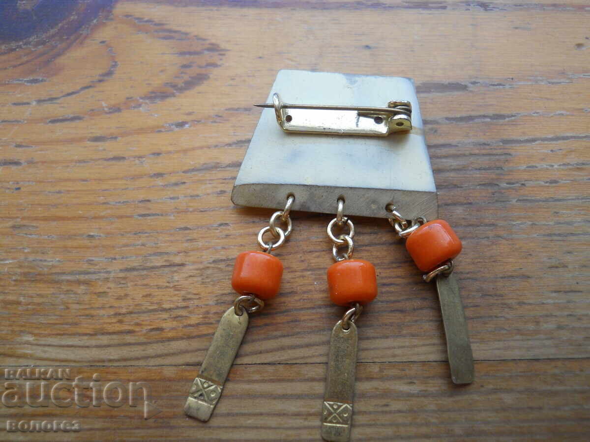 Antique brooch with red coral pendants with price 15.00 BGN | € 7.67 Antique brooch with red coral pendants with price 15.00 BGN | € 7.67