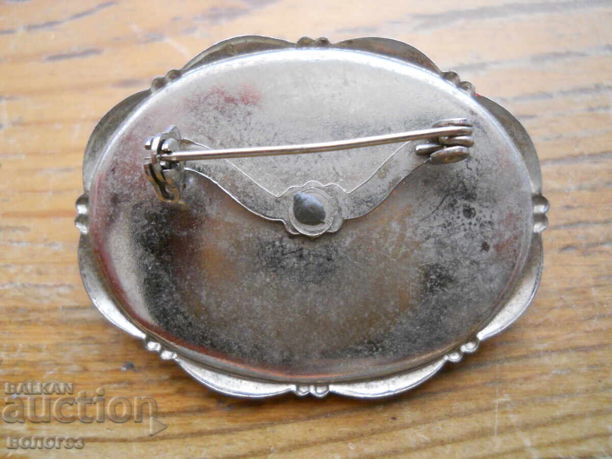 Antique brooch with price 8.00 BGN | € 4.09 Antique brooch with price 8.00 BGN | € 4.09