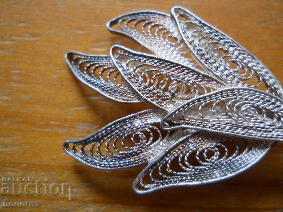 Broșă veche din argint filigranată cu preț € 34.26 | 67.01 BGN