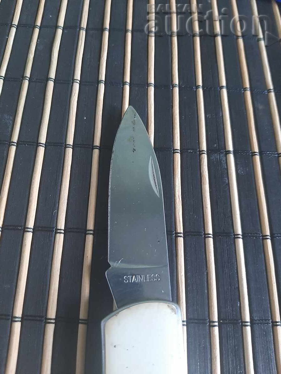 Auction  A pocket knife