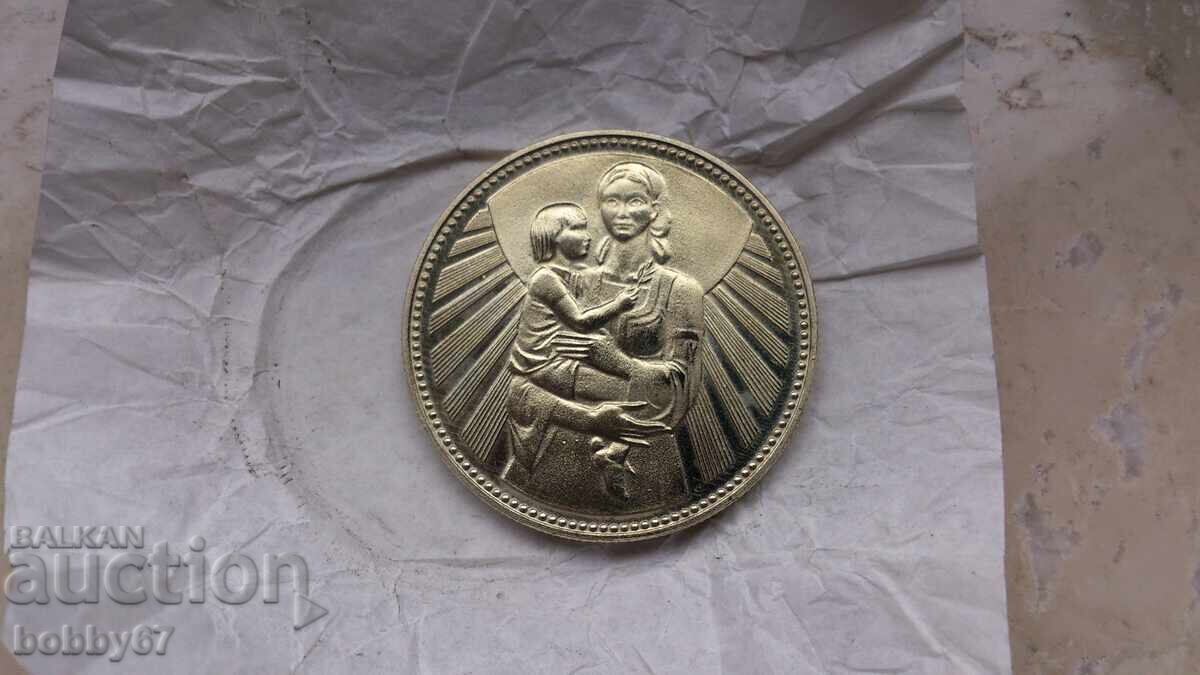 Auction  Uncirculated 2 Leva coin 1981 "Mother and Child" - UNC
