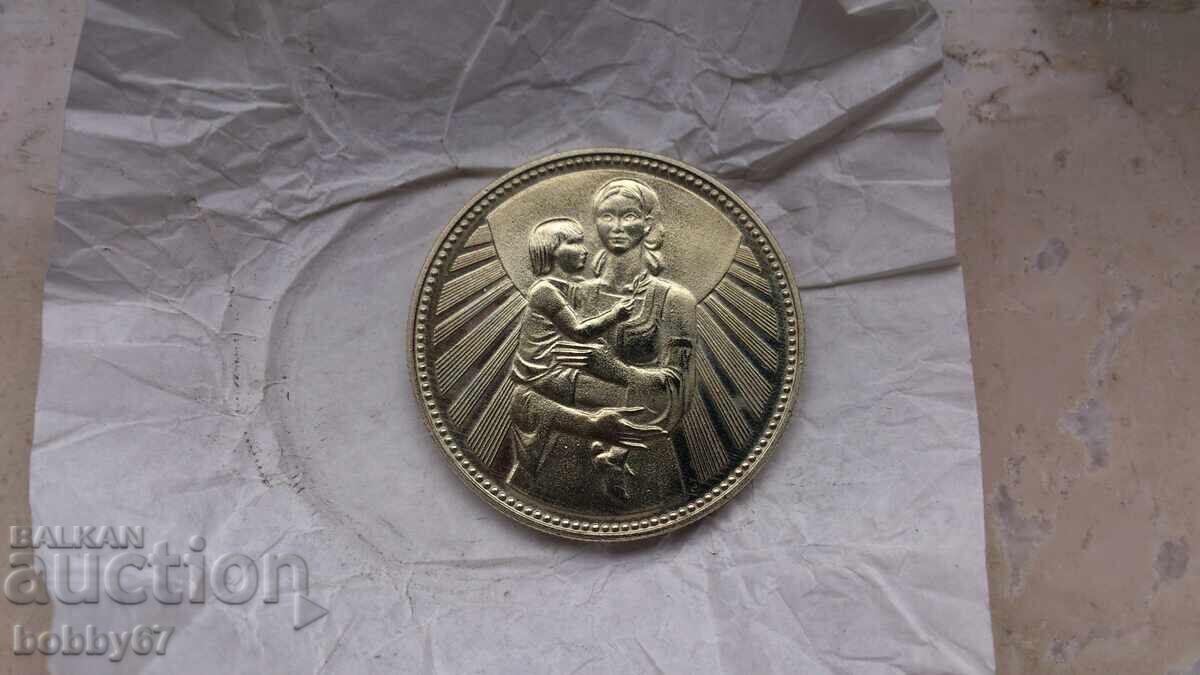 Uncirculated 2 Leva coin 1981 "Mother and Child" - UNC