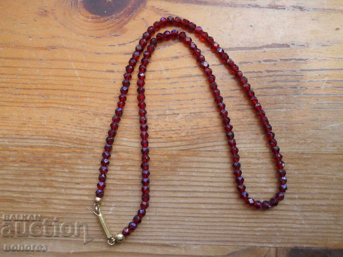 Necklace of faceted natural garnets Necklace of faceted natural garnets