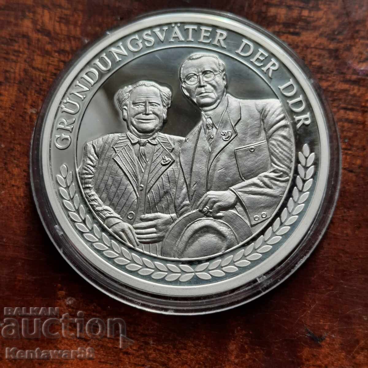 Σπάνιο ασημένιο μετάλλιο (πλακέτα) Σπάνιο ασημένιο μετάλλιο (πλακέτα)