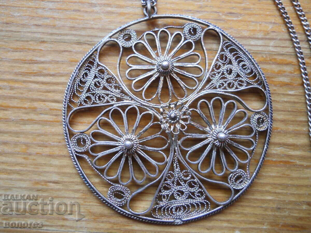 Αρχαία ασημένια αλυσίδα και φυλιγκρέν μενταγιόν με τιμή 80.00 BGN | € 40.90 Αρχαία ασημένια αλυσίδα και φυλιγκρέν μενταγιόν με τιμή 80.00 BGN | € 40.90