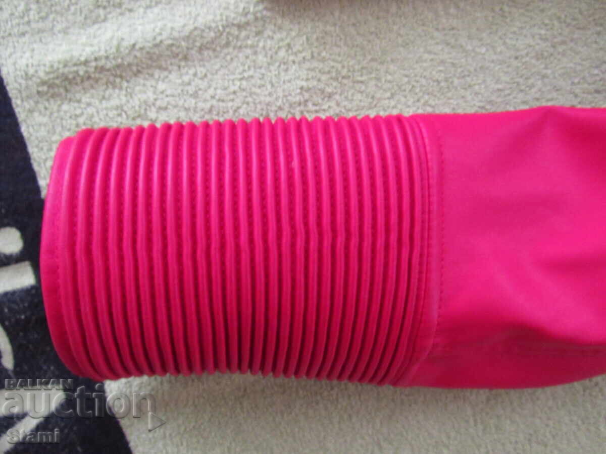 Livrarea Geacă de piele roșie GUESS mărimea L Livrarea Geacă de piele roșie GUESS mărimea L