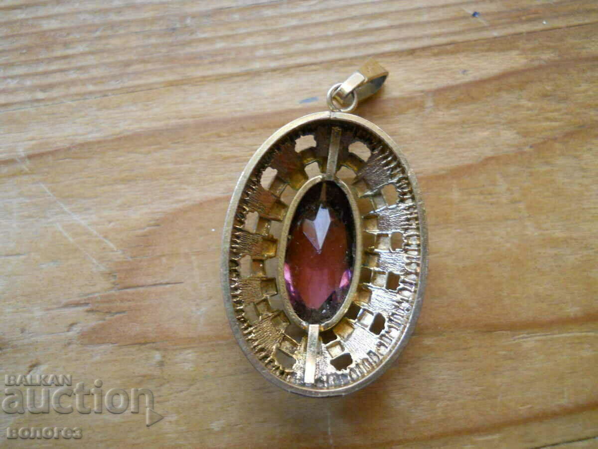 Antique Gold Plated Amethyst Locket with price 30.00 BGN | € 15.34 Antique Gold Plated Amethyst Locket with price 30.00 BGN | € 15.34
